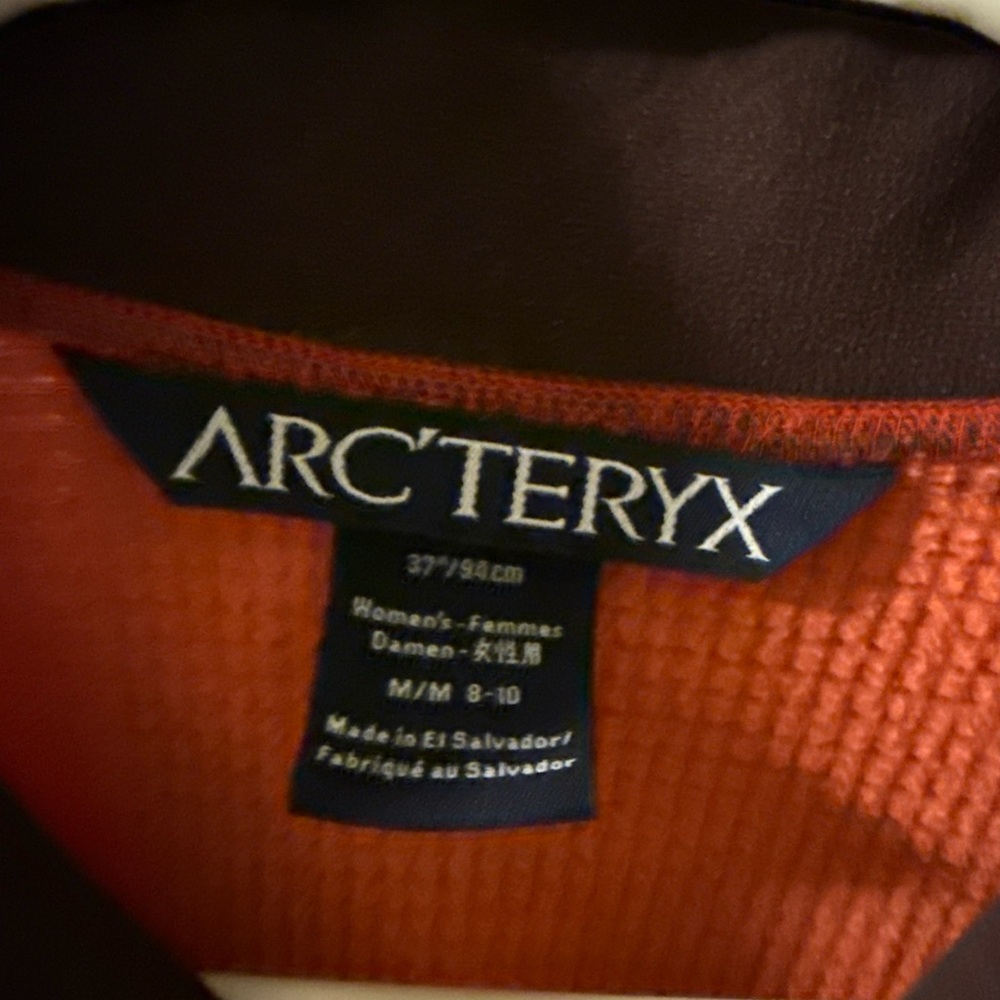 Arc'teryx Coral Half-Zip Fleece with Dark Collar small hole at bottom of sleeve - Picture 4 of 5